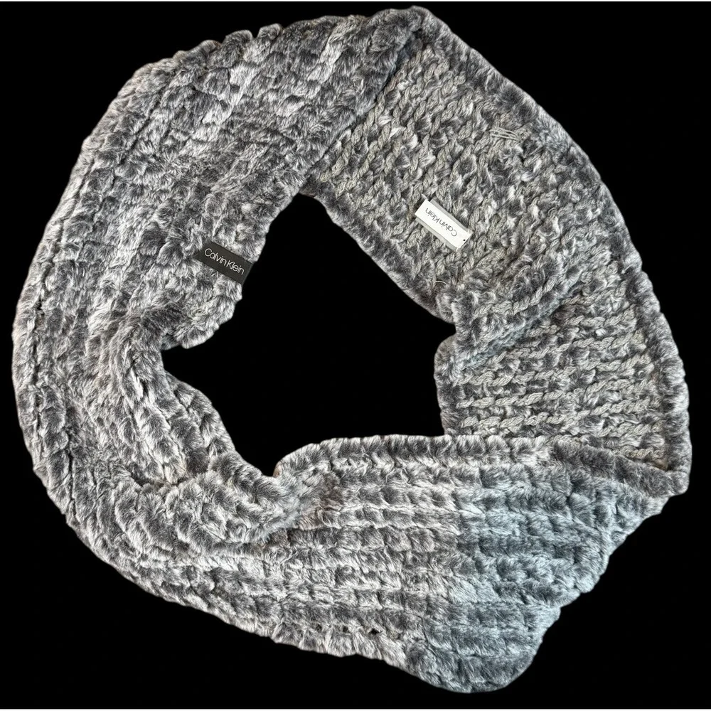 Calvin Klein Women's Grey Faux Fur Woven Winter Infinity Scarf One Size 1SZ 30x7